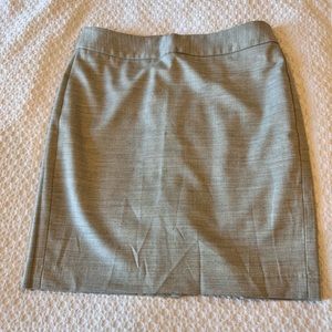 Banana Republic Light Gray Business Skirt, Size 6
